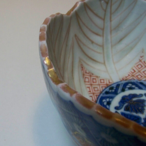 Small Lobbed Imari Bowl with Pie Crust Rim detail