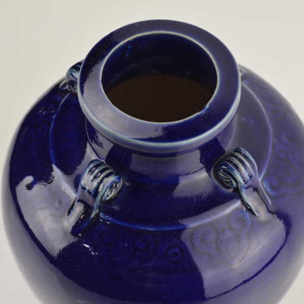Shiwan Vase base top detail