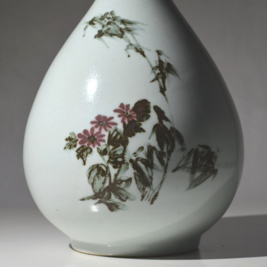 Japanese Copper Red and iron green vase front facing texture decoration details